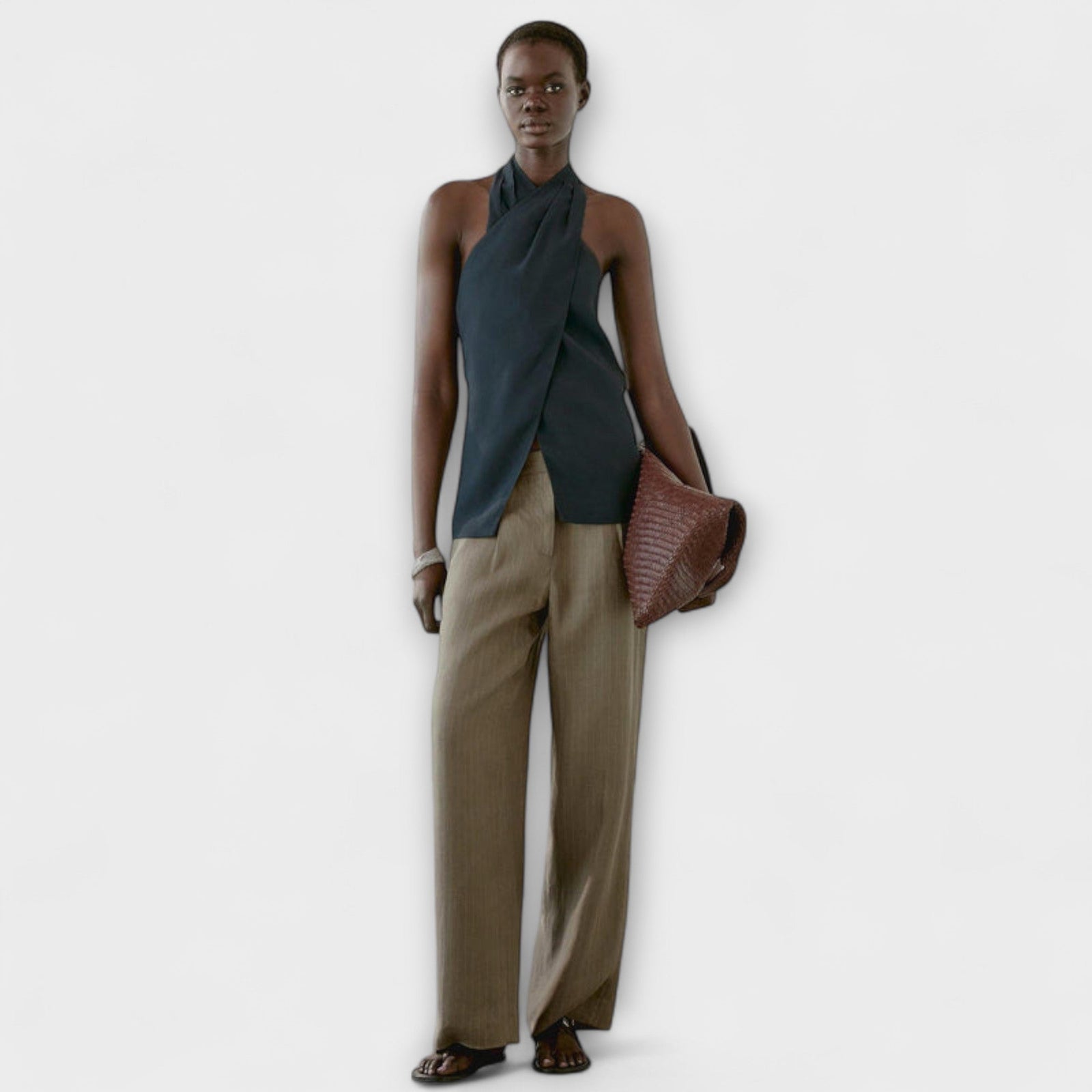 Hannah - Haut à col halter bleu avec découpe au dos